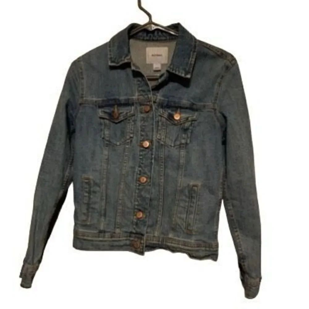 Old Navy Women’s Size Small Distressed Denim Trucker Jacket